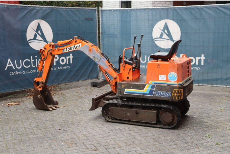 Takeuchi TB080 - Mini ekskavatorius: foto 3 Takeuchi TB080 - Mini ekskavatorius: foto 3