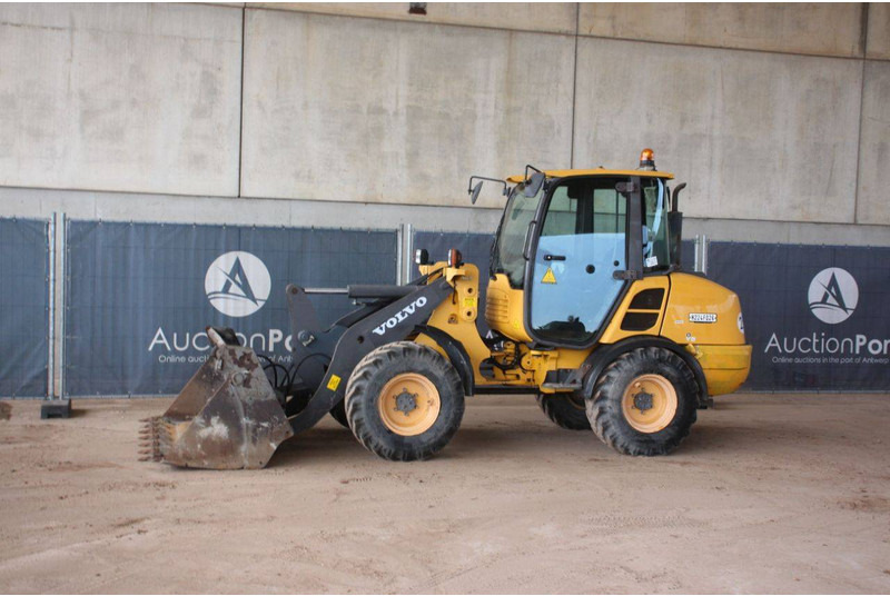 Volvo L25F-P - Ratinis krautuvas: foto 1 Volvo L25F-P - Ratinis krautuvas: foto 1