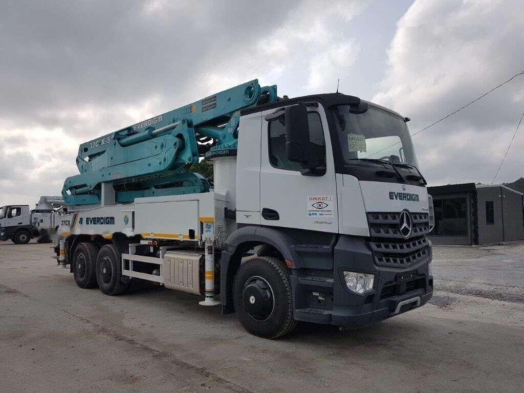 Mercedes-Benz 3343 P - Betono siurblys: foto 2 Mercedes-Benz 3343 P - Betono siurblys: foto 2