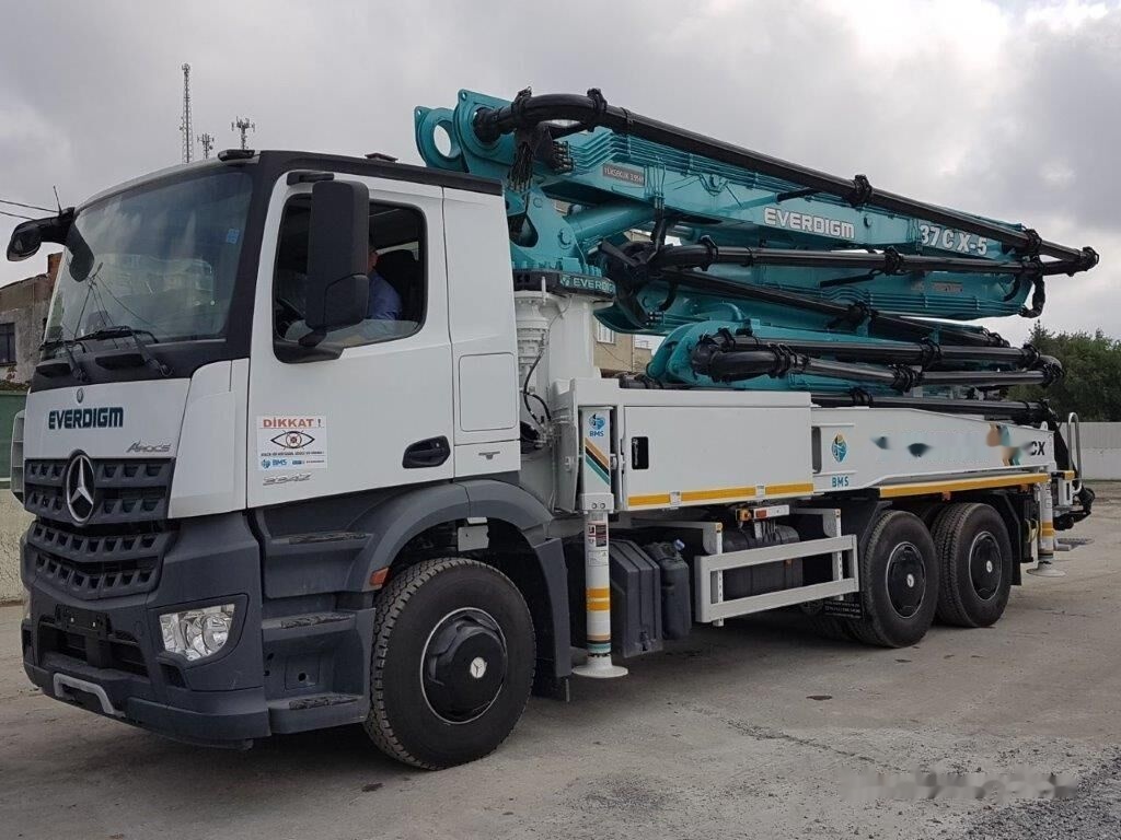Mercedes-Benz 3343 P - Betono siurblys: foto 1 Mercedes-Benz 3343 P - Betono siurblys: foto 1