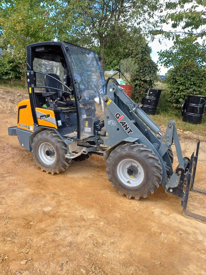 Giant G2500 HD - Mini krautuvas: foto 1 Giant G2500 HD - Mini krautuvas: foto 1
