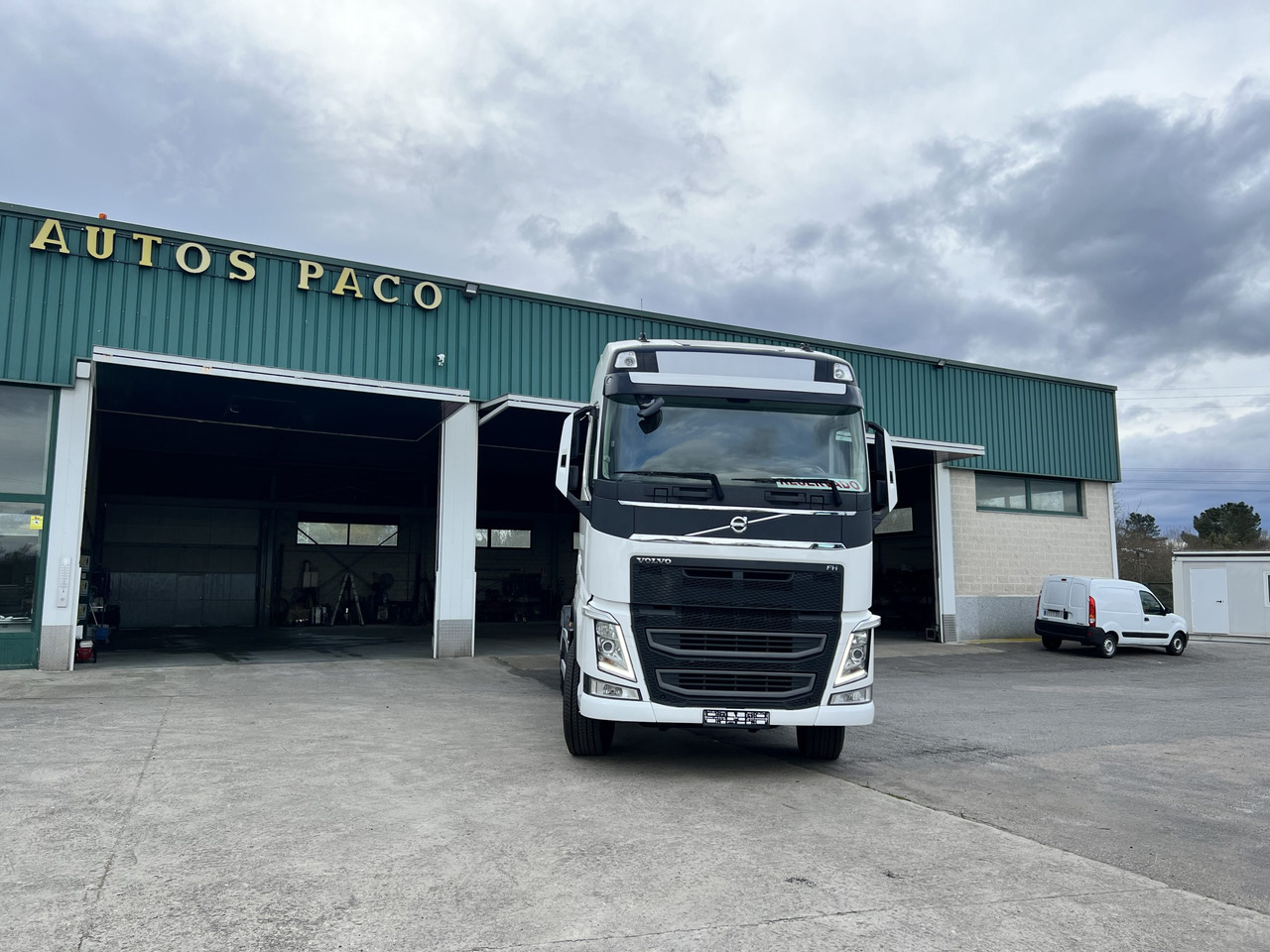 Camion Volvo 540 en chasis con retarder - Važiuoklės sunkvežimis: foto 1 Camion Volvo 540 en chasis con retarder - Važiuoklės sunkvežimis: foto 1