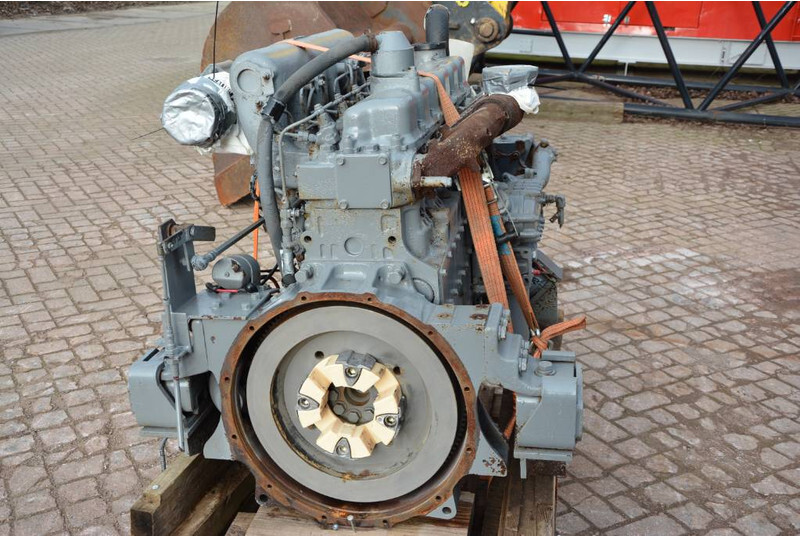 Hino EM100 engine complete - Variklis - Statybinė technika: foto 3 Hino EM100 engine complete - Variklis - Statybinė technika: foto 3