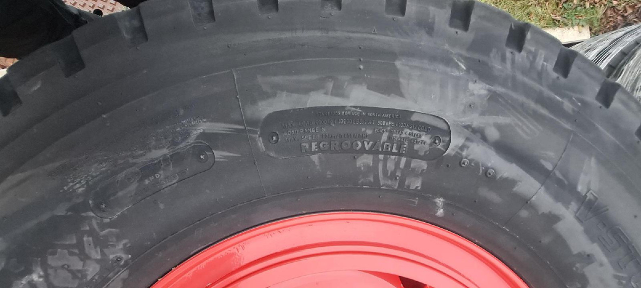 Liebherr Zubehör = Kompletträder 8 x Bridgestone VHS 385/95 R25 (14.00 R25) - Autokranas: foto 5 Liebherr Zubehör = Kompletträder 8 x Bridgestone VHS 385/95 R25 (14.00 R25) - Autokranas: foto 5