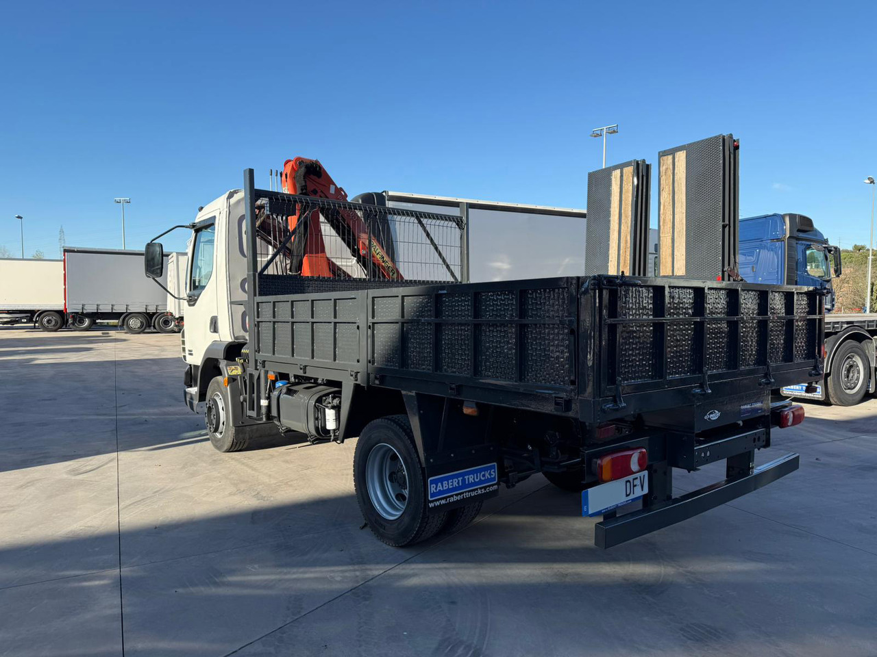 DAF LF FA 45.180 (Platform and Crane) - Platforminis/ Bortinis sunkvežimis, Sunkvežimis su kranu: foto 4 DAF LF FA 45.180 (Platform and Crane) - Platforminis/ Bortinis sunkvežimis, Sunkvežimis su kranu: foto 4