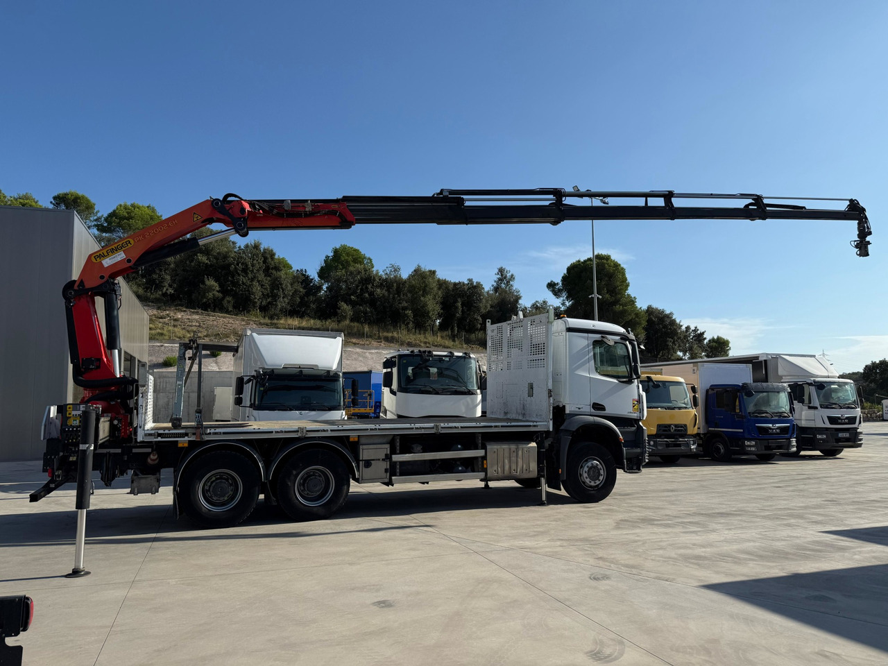 MERCEDES BENZ 26.36 Arocs E6 (Platform and Crane) - Kita technika: foto 3 MERCEDES BENZ 26.36 Arocs E6 (Platform and Crane) - Kita technika: foto 3