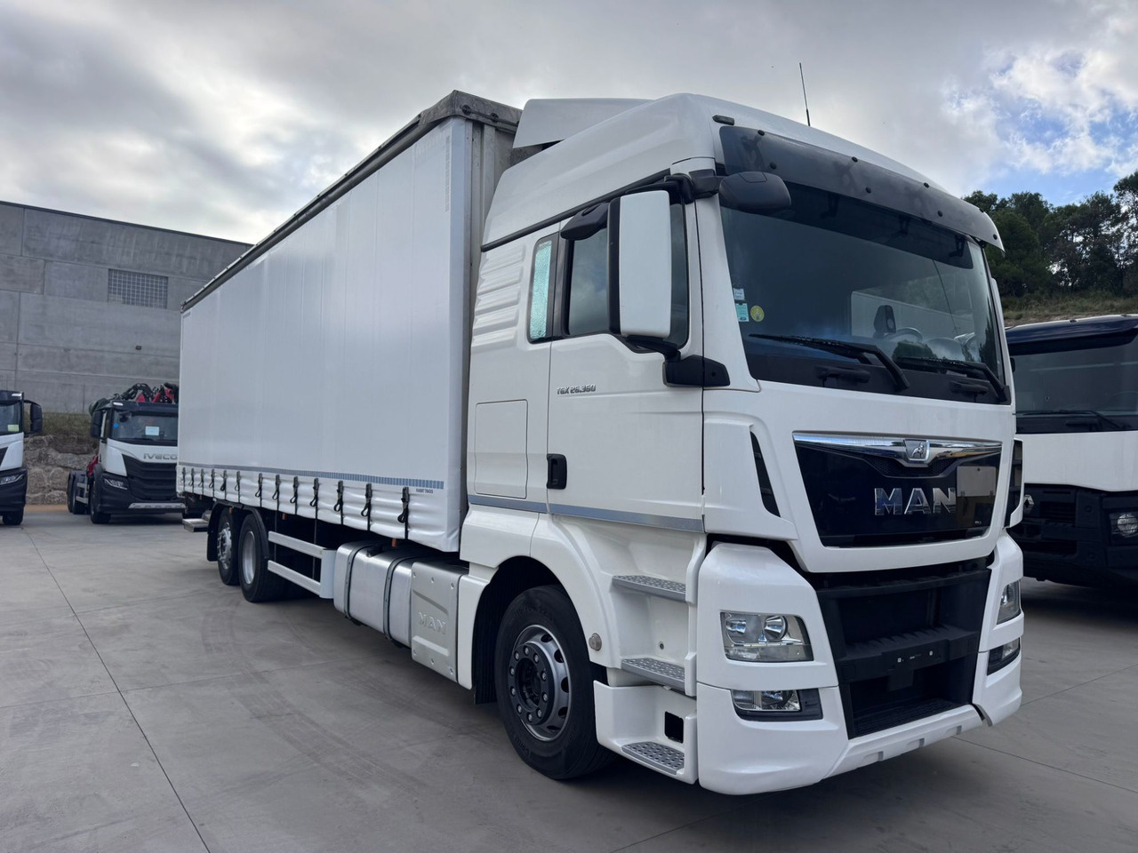 MAN 26.360 L TGX E6 (Tauliner) - Tentinis sunkvežimis: foto 2 MAN 26.360 L TGX E6 (Tauliner) - Tentinis sunkvežimis: foto 2