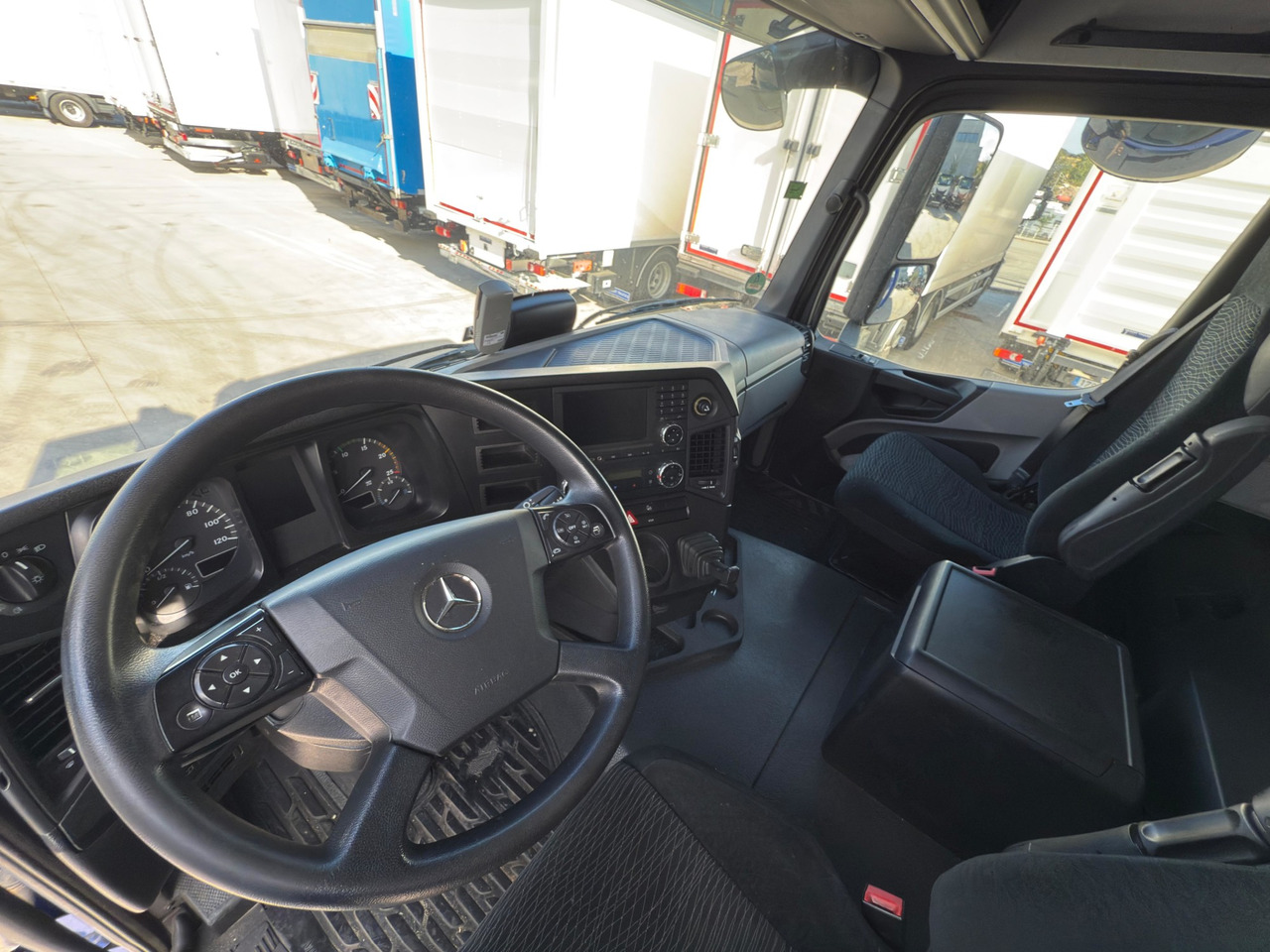 MERCEDES BENZ 18.33 Antos E6 (Self-portable) - Tentinis sunkvežimis: foto 5 MERCEDES BENZ 18.33 Antos E6 (Self-portable) - Tentinis sunkvežimis: foto 5