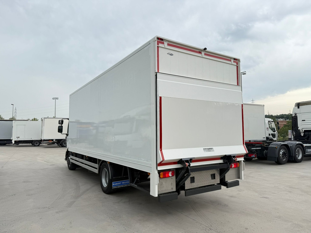 RENAULT D E6 (VAN) - Furgonas sunkvežimis: foto 4 RENAULT D E6 (VAN) - Furgonas sunkvežimis: foto 4