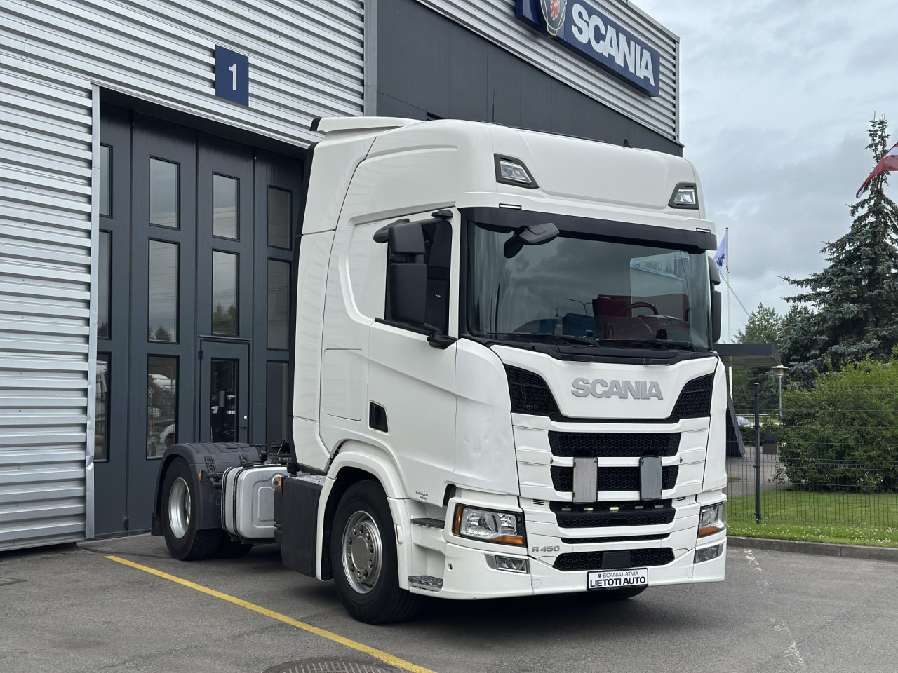 SCANIA R 450 A4x2NA - Vilkikas: foto 1 SCANIA R 450 A4x2NA - Vilkikas: foto 1