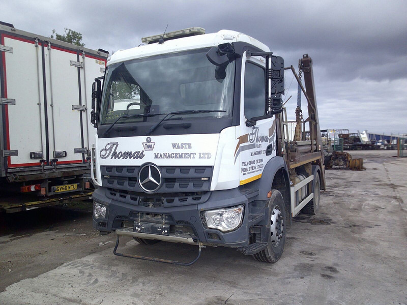 Mercedes-Benz Antos - Kabina ir interjeras: foto 3 Mercedes-Benz Antos - Kabina ir interjeras: foto 3