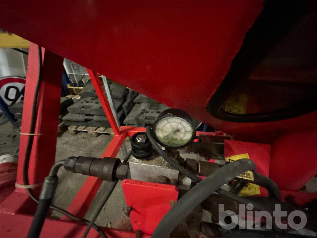 Trąšų barstytuvas Gaspardo: foto 28 Trąšų barstytuvas Gaspardo: foto 28