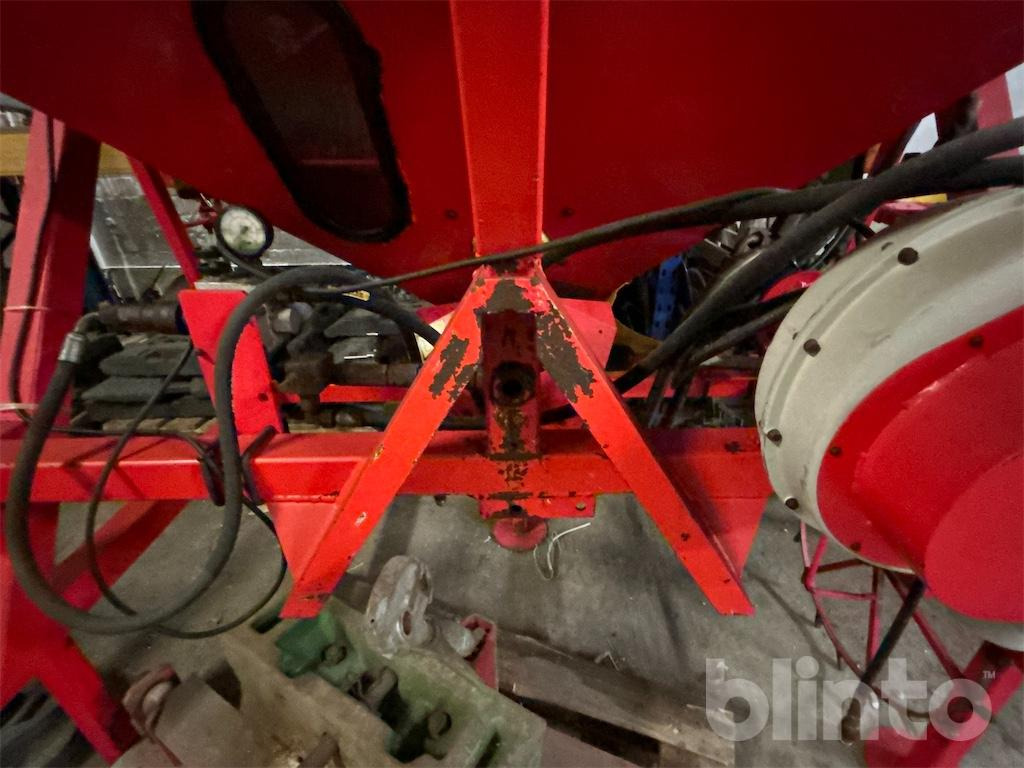 Trąšų barstytuvas Gaspardo: foto 15 Trąšų barstytuvas Gaspardo: foto 15