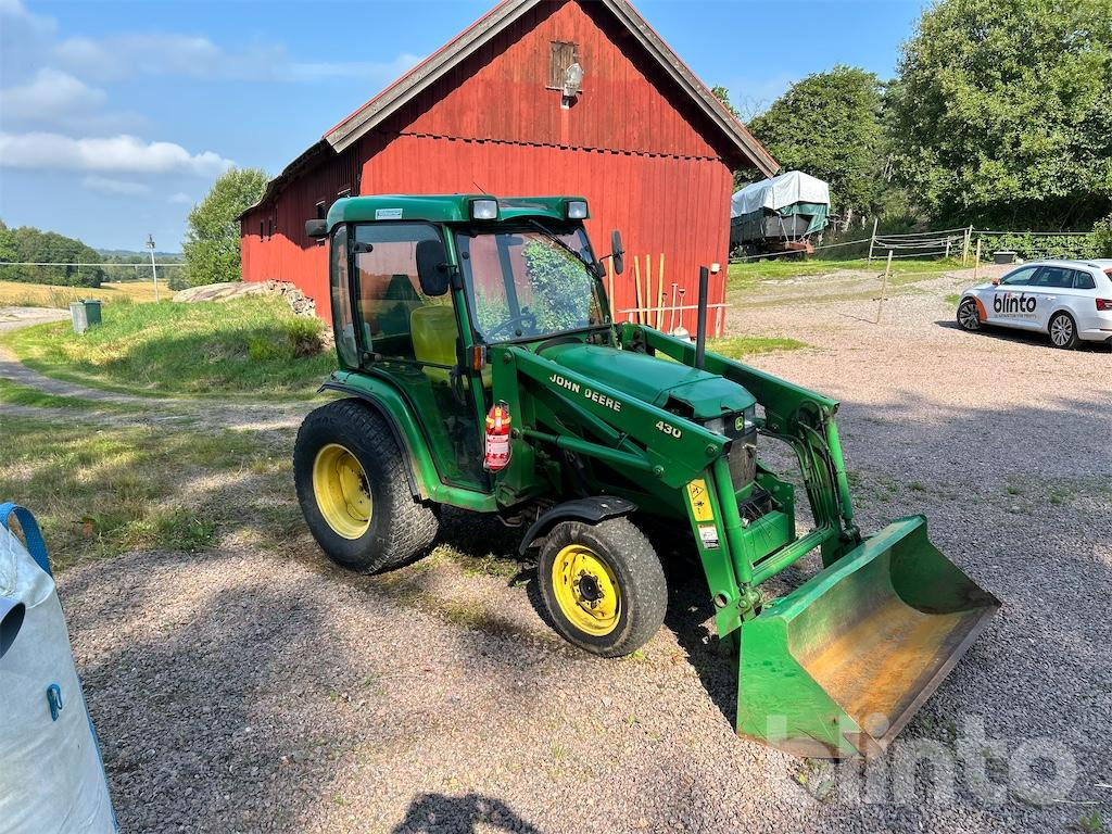 JOHN DEERE 4410 med lastare och skopa - Mini traktorius: foto 3 JOHN DEERE 4410 med lastare och skopa - Mini traktorius: foto 3
