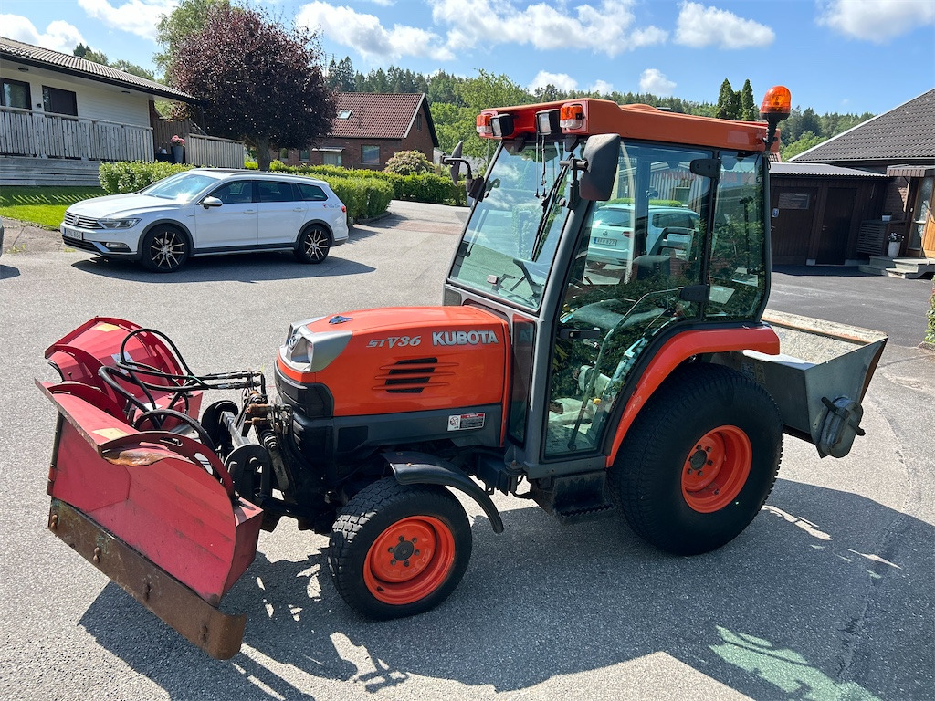 KUBOTA STV 36 med plog och spridare - Mini traktorius: foto 5 KUBOTA STV 36 med plog och spridare - Mini traktorius: foto 5