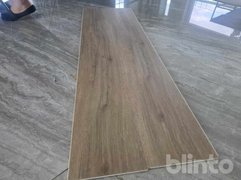 Mörk Ek – Elegant, Hållbart & Lättlagt! (nytt) - Įrankis/ Įranga: foto 1 Mörk Ek – Elegant, Hållbart & Lättlagt! (nytt) - Įrankis/ Įranga: foto 1