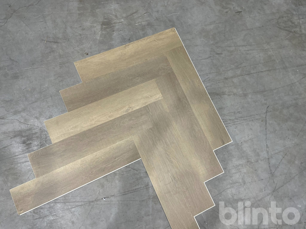 Premiumgolv Mörk Ek – Fiskbensmönster – 162 m² - Įrankis/ Įranga: foto 1 Premiumgolv Mörk Ek – Fiskbensmönster – 162 m² - Įrankis/ Įranga: foto 1