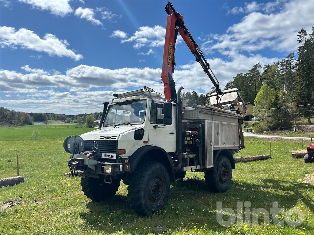 UNIMOG U 2150 L 4X4 med kran / personkorg / grävaggregat - Sunkvežimis su kranu: foto 1 UNIMOG U 2150 L 4X4 med kran / personkorg / grävaggregat - Sunkvežimis su kranu: foto 1