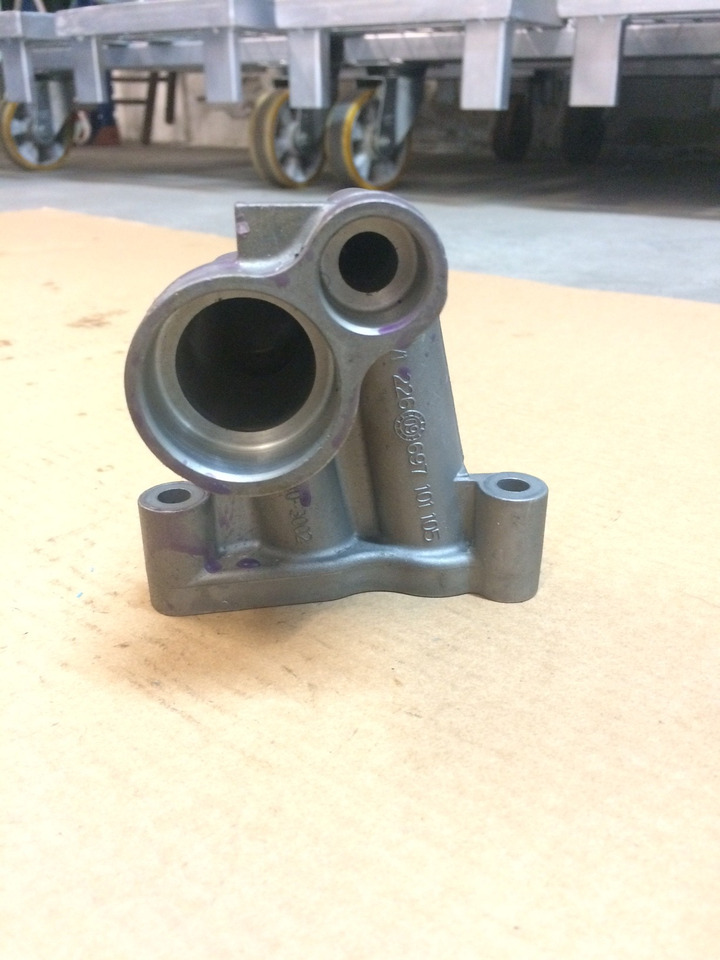 FLANGIA DI COLLEGAMENTO MODULO OLIO MAN 51054406000 - Variklis ir dalys - Sunkvežimis: foto 4 FLANGIA DI COLLEGAMENTO MODULO OLIO MAN 51054406000 - Variklis ir dalys - Sunkvežimis: foto 4