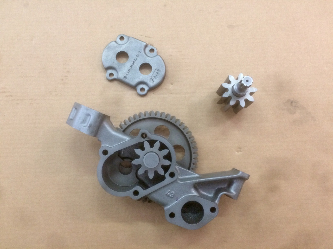 POMPA OLIO MOTORE MERCEDES OM457HLA - Alyvos siurblys - Sunkvežimis: foto 2 POMPA OLIO MOTORE MERCEDES OM457HLA - Alyvos siurblys - Sunkvežimis: foto 2