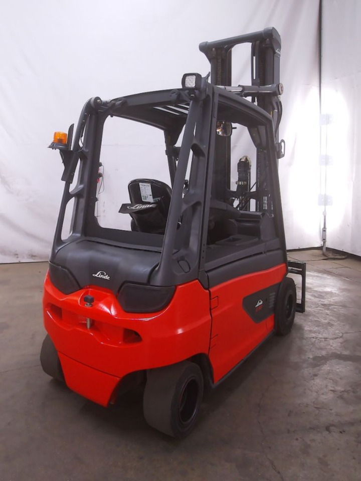 Linde E30L-01 - Elektrinis krautuvas: foto 2 Linde E30L-01 - Elektrinis krautuvas: foto 2