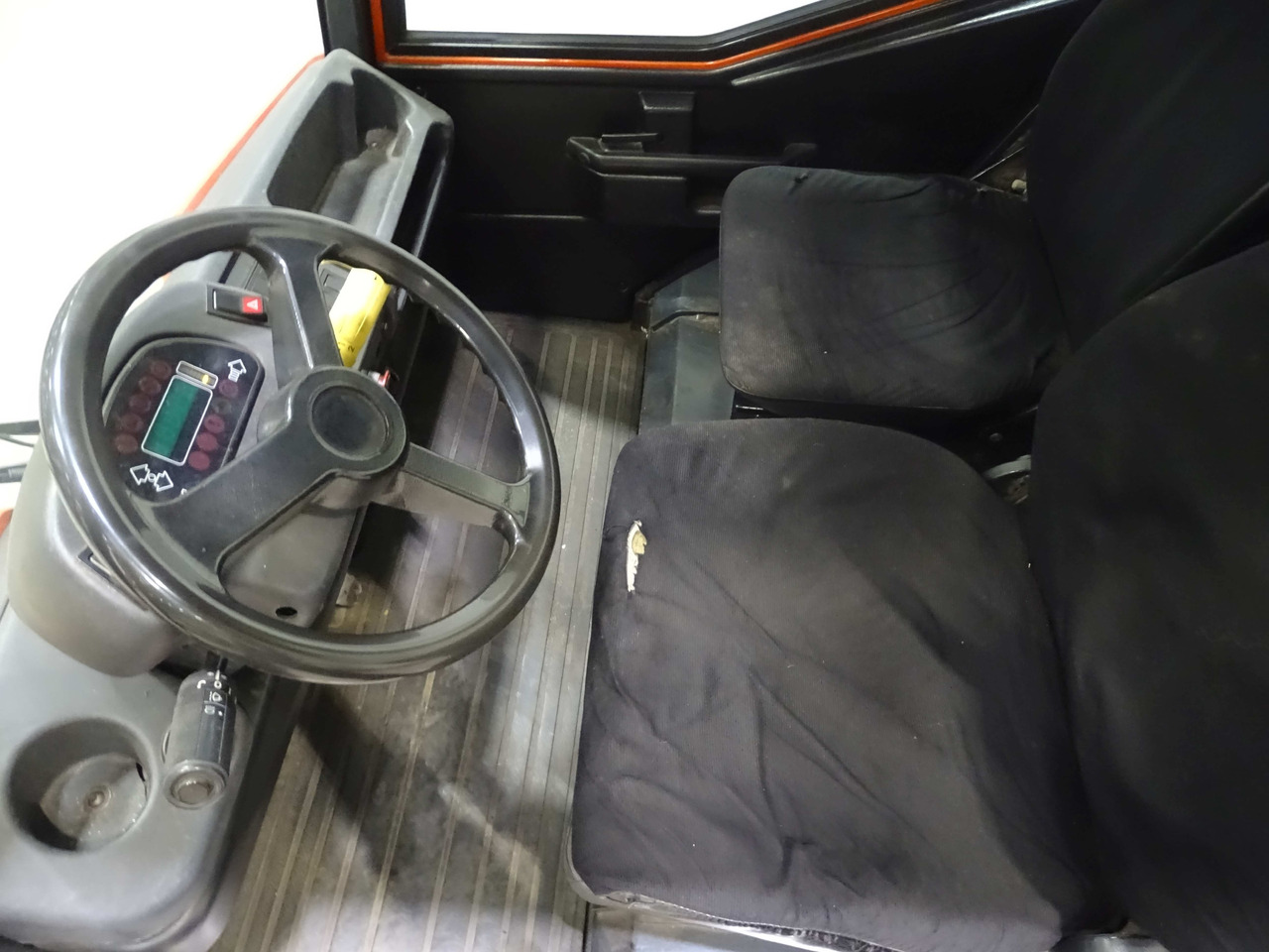 Linde P250 - Elektrinis vilkikas: foto 3 Linde P250 - Elektrinis vilkikas: foto 3