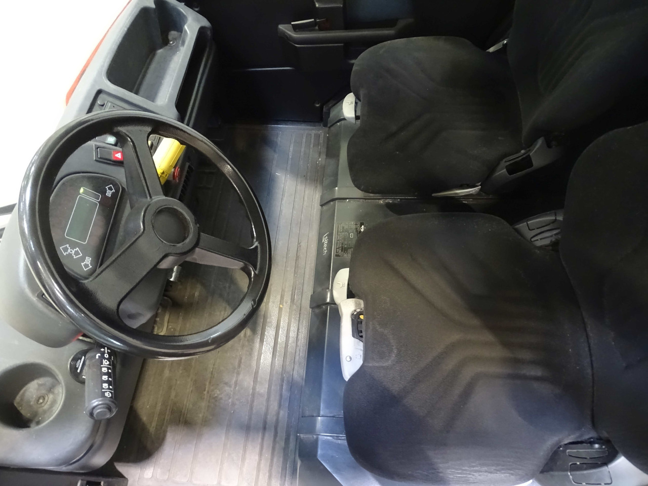 Linde P250 - Elektrinis vilkikas: foto 3 Linde P250 - Elektrinis vilkikas: foto 3