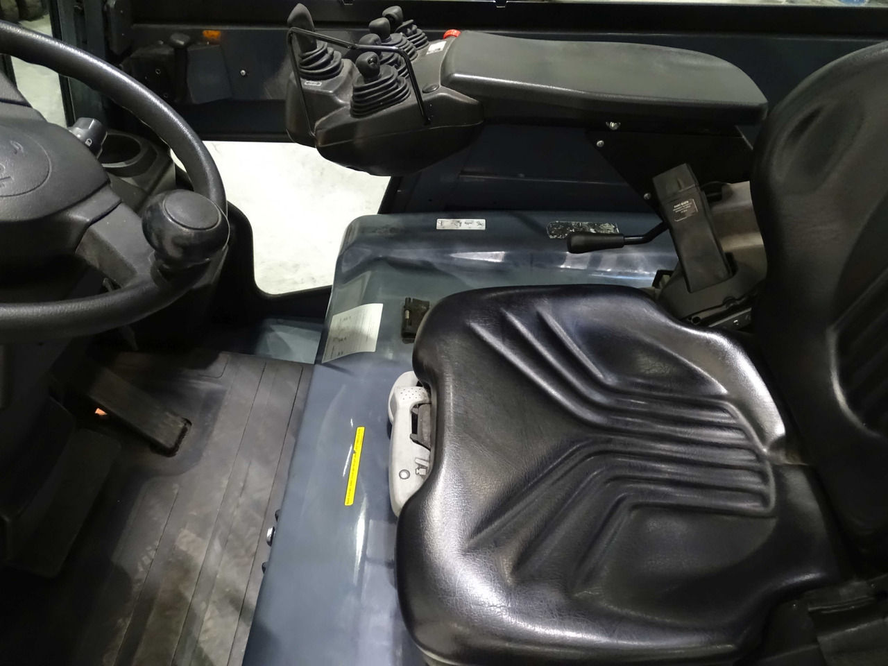 Toyota 8FBMT30 - Elektrinis krautuvas: foto 3 Toyota 8FBMT30 - Elektrinis krautuvas: foto 3