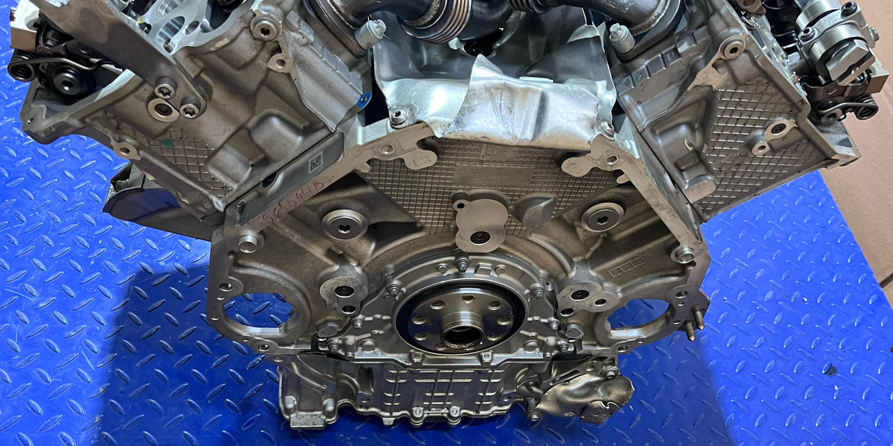 BMW Motor S63B44B Euro 6 - Variklis: foto 2 BMW Motor S63B44B Euro 6 - Variklis: foto 2