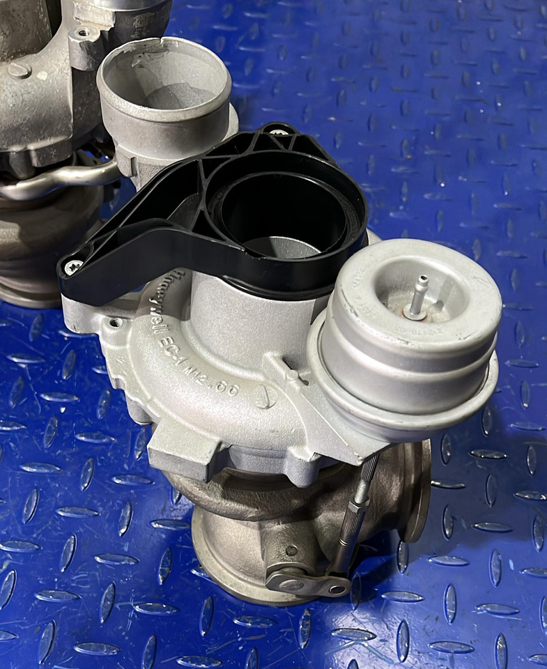 BMW Turbocharger S63N/R 4.4L V8 7849045+7849044 (SET) - Turbina: foto 4 BMW Turbocharger S63N/R 4.4L V8 7849045+7849044 (SET) - Turbina: foto 4