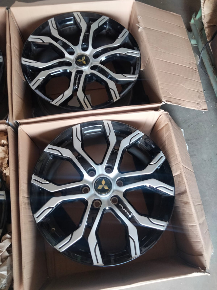 Mitsubishi Pajero L200 20 Zoll original Rims KBA50710 - Ratlankis - Lengvasis automobilis: foto 3 Mitsubishi Pajero L200 20 Zoll original Rims KBA50710 - Ratlankis - Lengvasis automobilis: foto 3