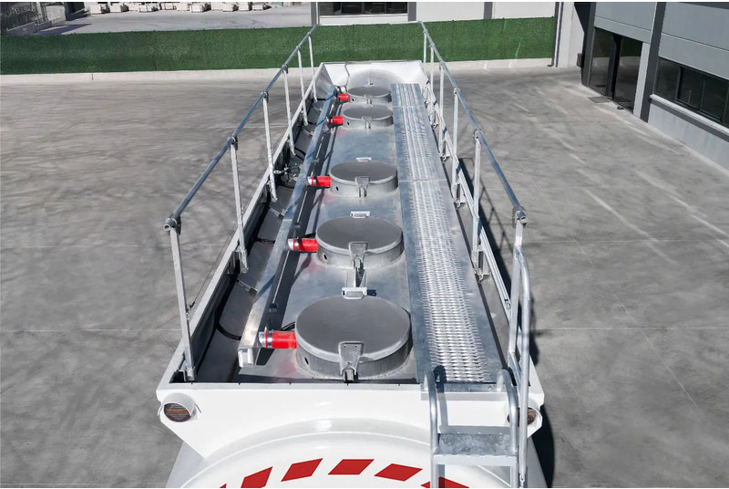 Diversen EFEMMAK Fuel tank semi-trailer 36.000 liter ADR - Puspriekabė cisterna: foto 5 Diversen EFEMMAK Fuel tank semi-trailer 36.000 liter ADR - Puspriekabė cisterna: foto 5