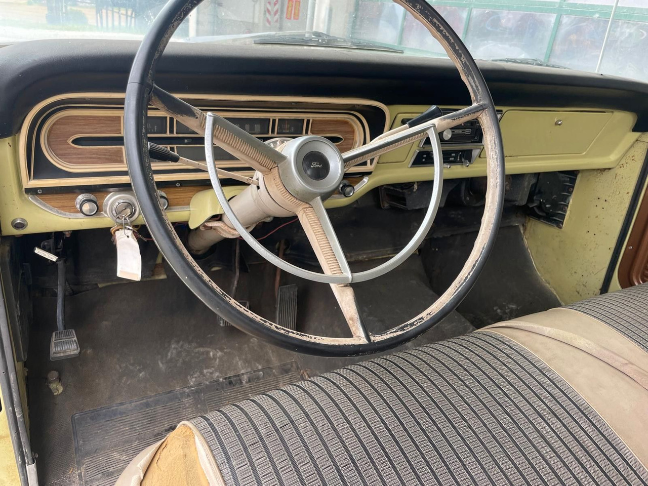 Ford F 100 - Lengvasis automobilis: foto 4 Ford F 100 - Lengvasis automobilis: foto 4