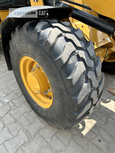 Ratinis krautuvas Cat 906M: foto 6