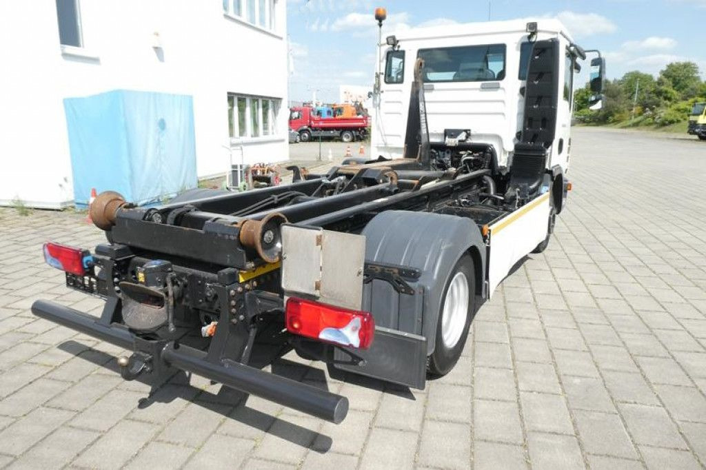MAN TG-L 8.180 Abrollkipper - Hook-lift sunkvežimis: foto 4 MAN TG-L 8.180 Abrollkipper - Hook-lift sunkvežimis: foto 4