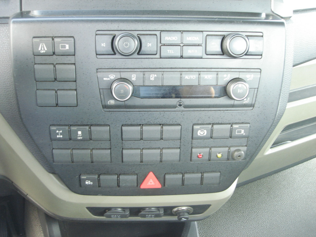 MAN TG-M 15.250 BL Abrollkipper - Hook-lift sunkvežimis: foto 4 MAN TG-M 15.250 BL Abrollkipper - Hook-lift sunkvežimis: foto 4