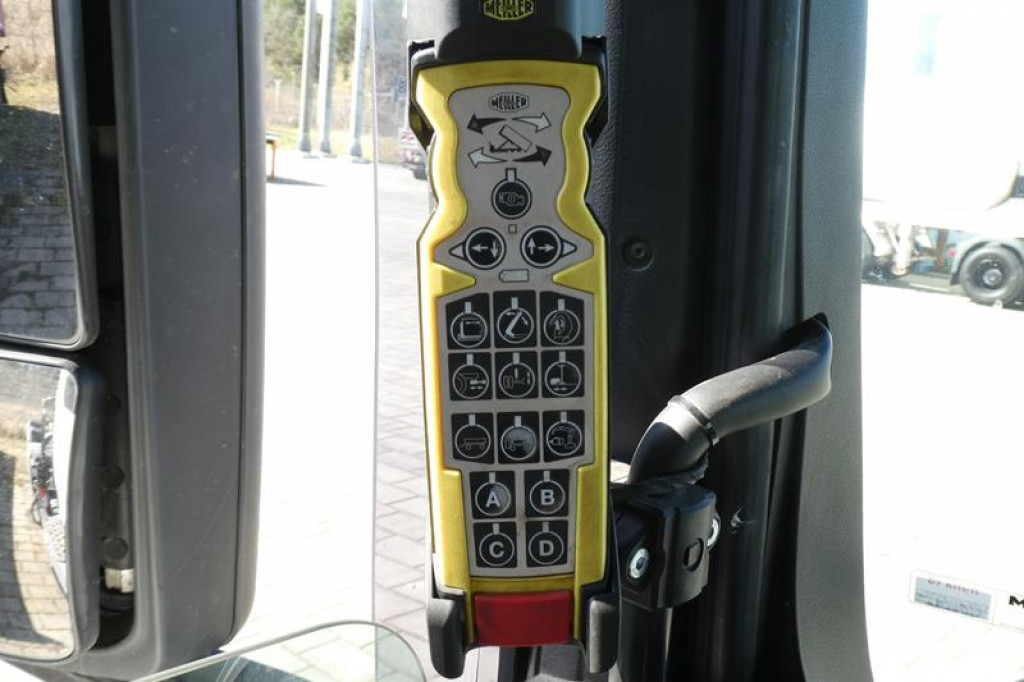 MAN TG-S 35.480 8x4 BL Abrollkipper mit Kran Penz-15L9.80+Meiller RK 30.60L Lenk-Lift Achse - Hook-lift sunkvežimis, Sunkvežimis su kranu: foto 3 MAN TG-S 35.480 8x4 BL Abrollkipper mit Kran Penz-15L9.80+Meiller RK 30.60L Lenk-Lift Achse - Hook-lift sunkvežimis, Sunkvežimis su kranu: foto 3