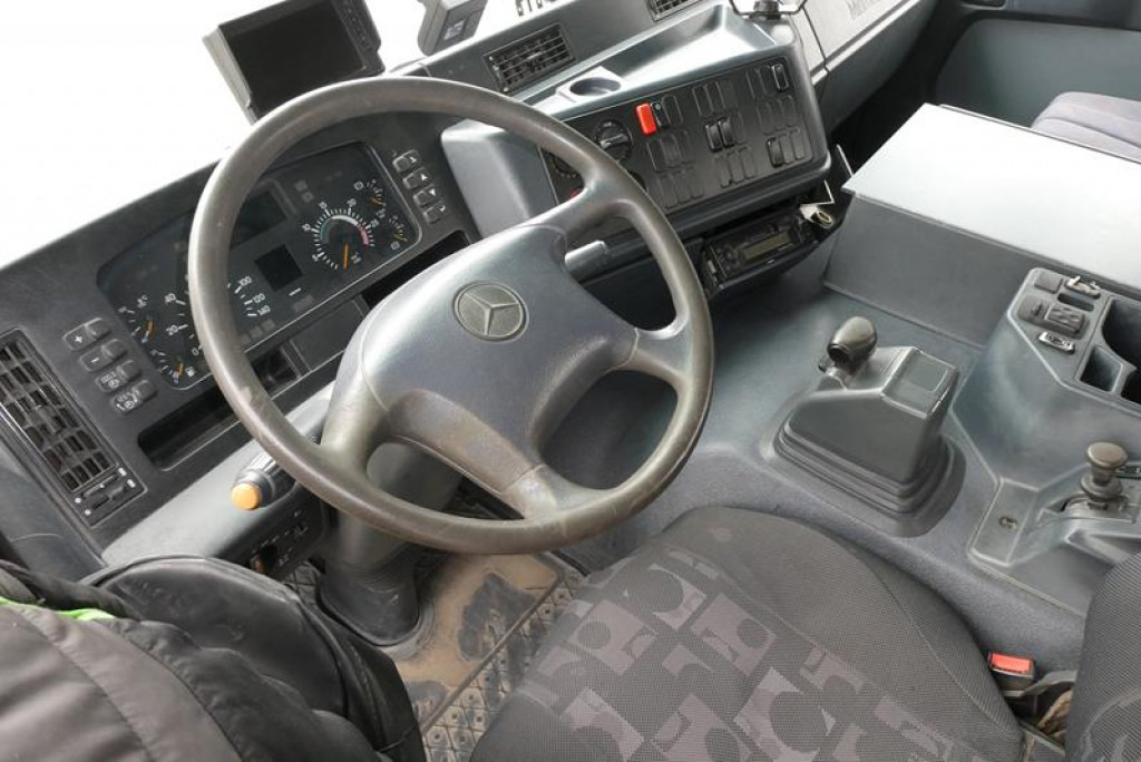 MERCEDES-BENZ Actros 3235 B 8x4 Betonmischer Stetter 9m³ -Deutsch - Sunkvežimis: foto 5 MERCEDES-BENZ Actros 3235 B 8x4 Betonmischer Stetter 9m³ -Deutsch - Sunkvežimis: foto 5