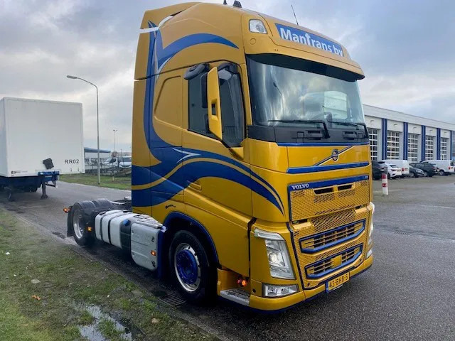 Volvo FH 13.460 trekker, met XL cabine, special paint en incl parc cool, fridge, - Vilkikas: foto 2 Volvo FH 13.460 trekker, met XL cabine, special paint en incl parc cool, fridge, - Vilkikas: foto 2