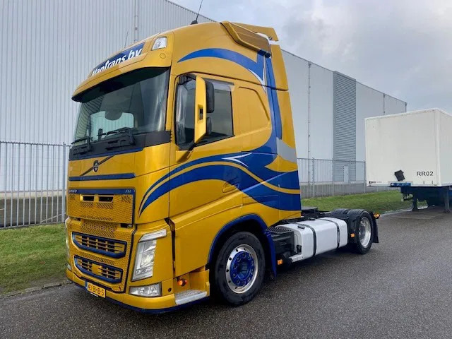 Volvo FH 13.460 trekker, met XL cabine, special paint en incl parc cool, fridge, - Vilkikas: foto 1 Volvo FH 13.460 trekker, met XL cabine, special paint en incl parc cool, fridge, - Vilkikas: foto 1