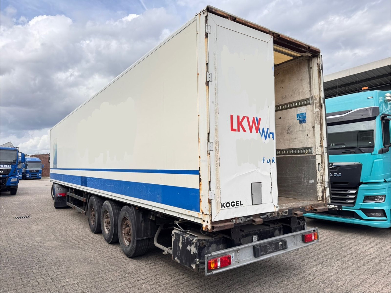 Kögel SPKH 24 Koffer 3-Achser - Furgonas puspriekabė: foto 2 Kögel SPKH 24 Koffer 3-Achser - Furgonas puspriekabė: foto 2