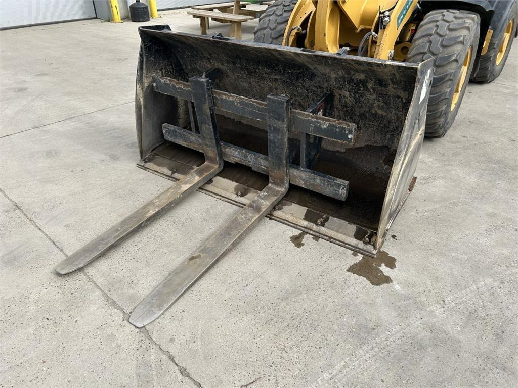 CAT 906M (8758) - Šarnyrinis krautuvas: foto 5 CAT 906M (8758) - Šarnyrinis krautuvas: foto 5