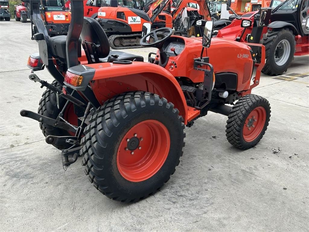 Kubota L1-382 (7325) - Komunalinis traktorius: foto 4 Kubota L1-382 (7325) - Komunalinis traktorius: foto 4
