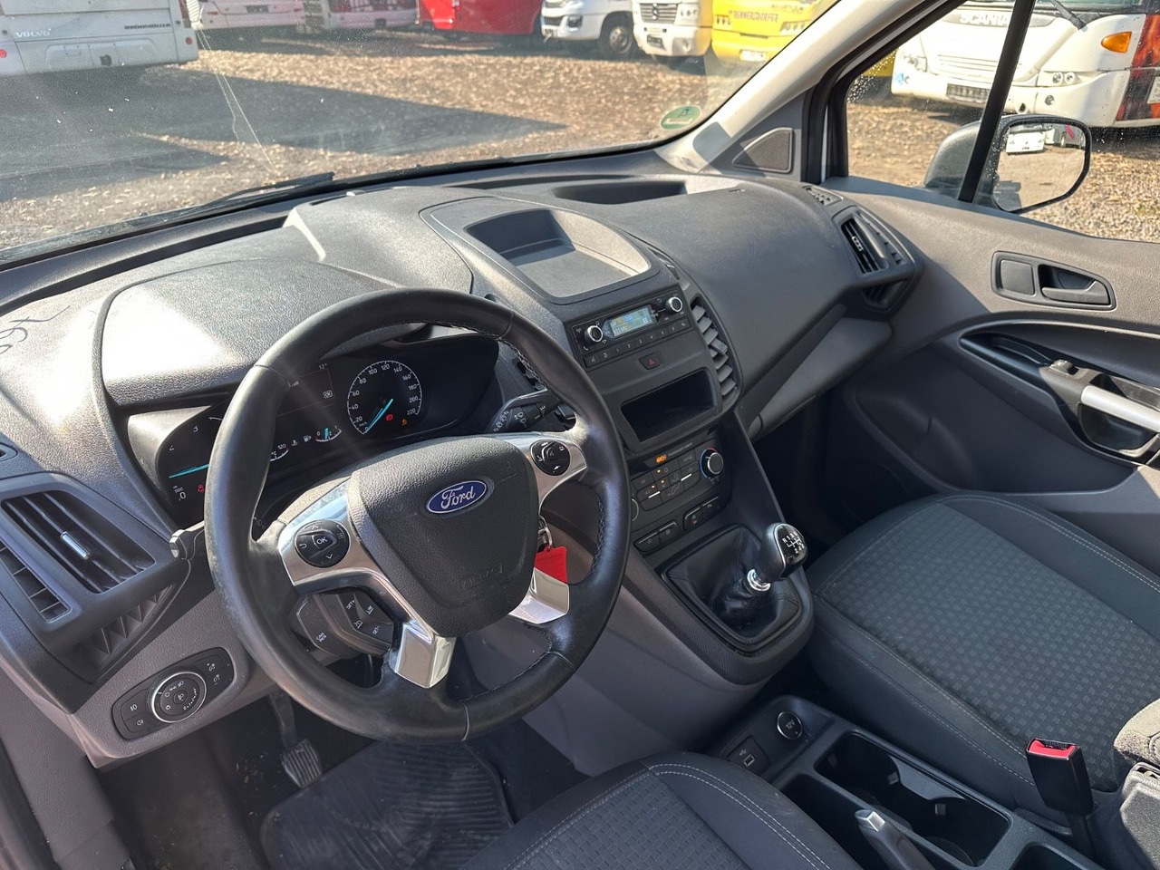 Ford Grand Tourneo 1.5 EcoBlue 74kW Auto Trend - Keleivinis furgonas: foto 4 Ford Grand Tourneo 1.5 EcoBlue 74kW Auto Trend - Keleivinis furgonas: foto 4